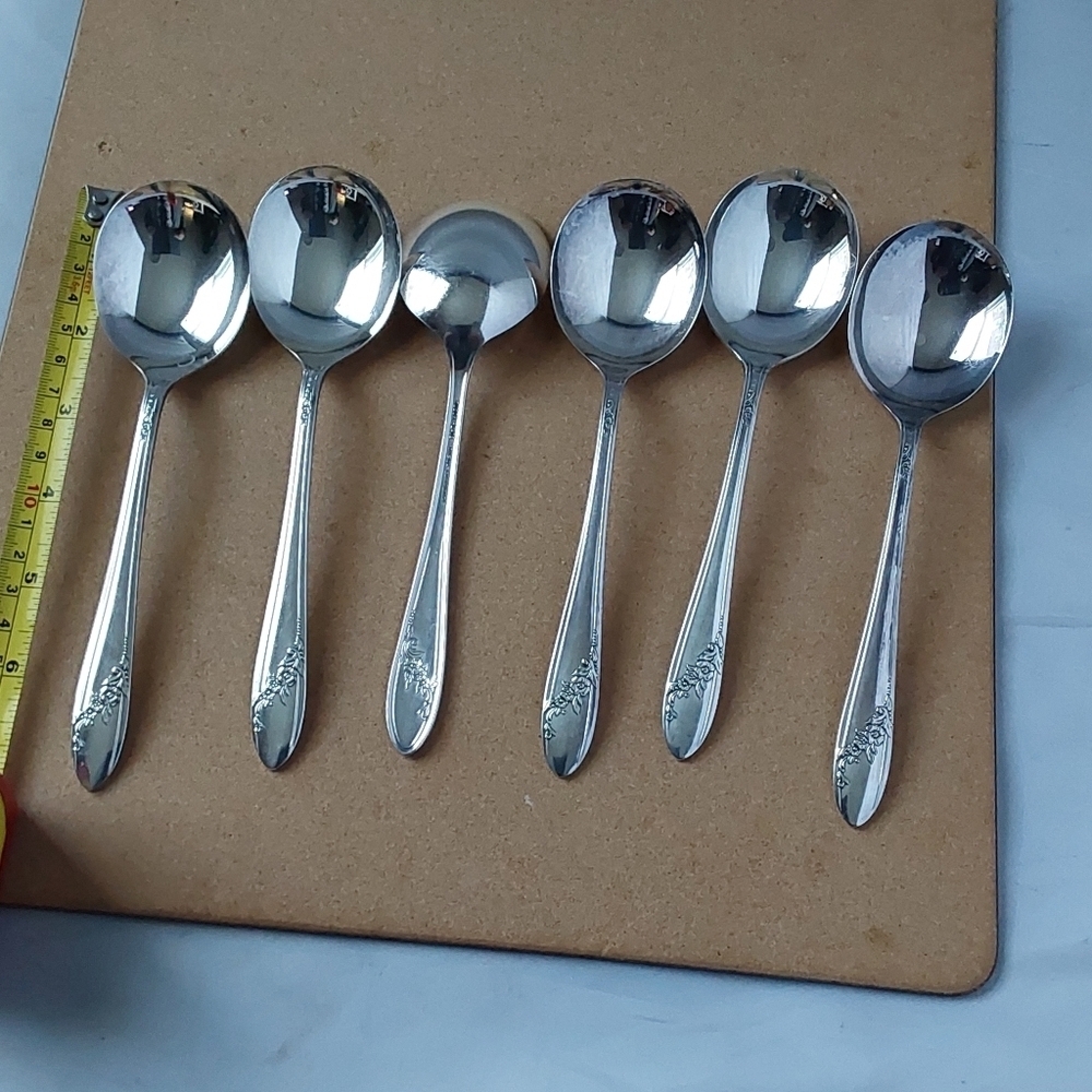 ONEIDA‎ VINTAGE QUEEN BESS 1946 PATTERN COMMUNITY TUDOR PLATE